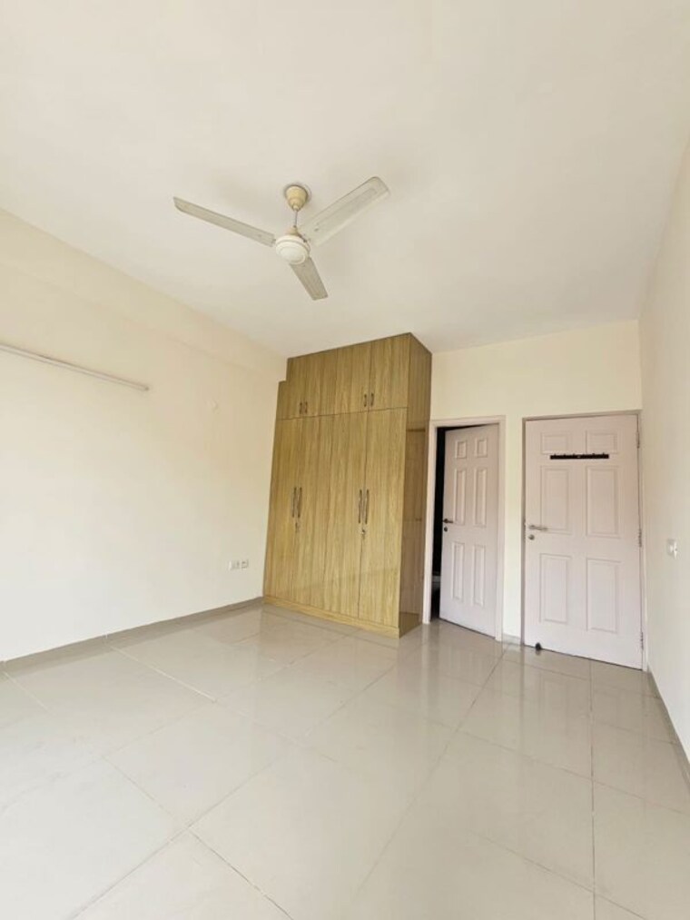 Room, emaar-mgf-emerald-hills 3 Bedroom 1380 Sq.Ft. Apartment In Sector 65 Gurgaon 10713435