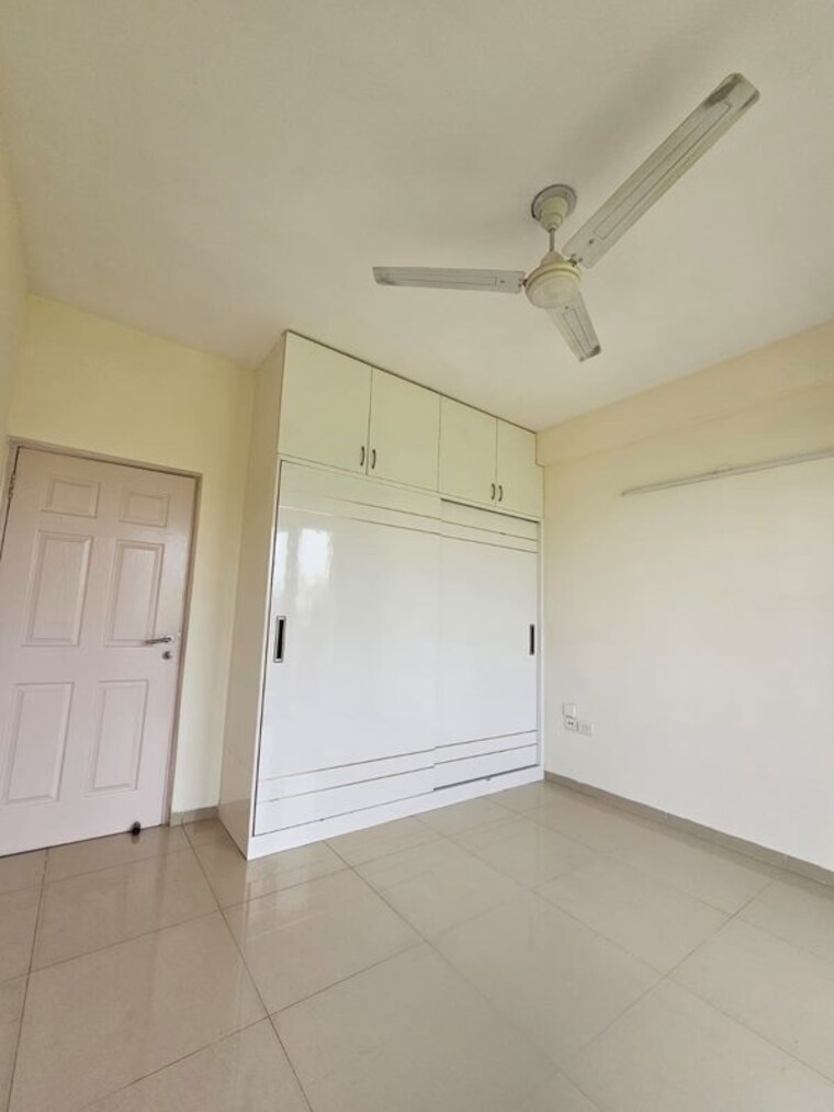 Room, emaar-mgf-emerald-hills 3 Bedroom 1380 Sq.Ft. Apartment In Sector 65 Gurgaon 10713435