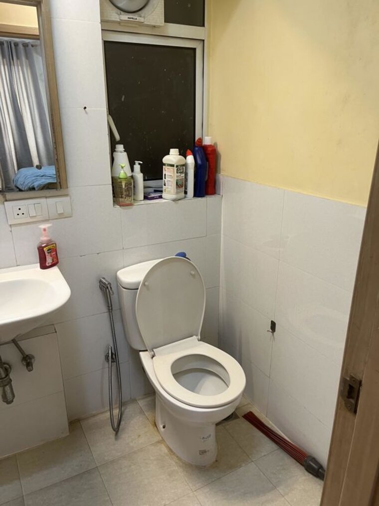 Bathroom, sector 22 2 Bedroom 1250 Sq.Ft. Builder Floor In Sector 22 Gurgaon 10713471