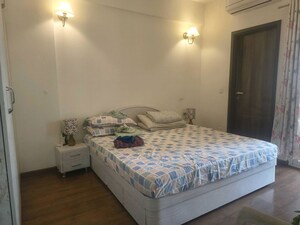 Bedroom in 4 BHK Builder Floor at Sector 23 – for Rent