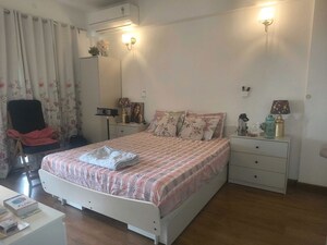 Bedroom in 4 BHK Builder Floor at Sector 23 – for Rent