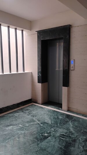 Lift in 2 BHK Apartment at Sultanpur – for Sale