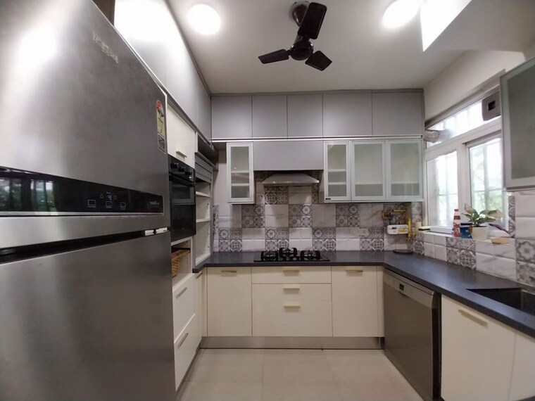 Kitchen, emaar-emerald-floors-premier 3 Bedroom 1650 Sq.Ft. Builder Floor In Sector 65 Gurgaon 10713614