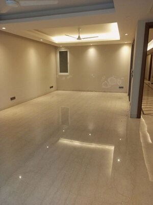 Room in 4 BHK Builder Floor at Chirag Enclave – for Rent