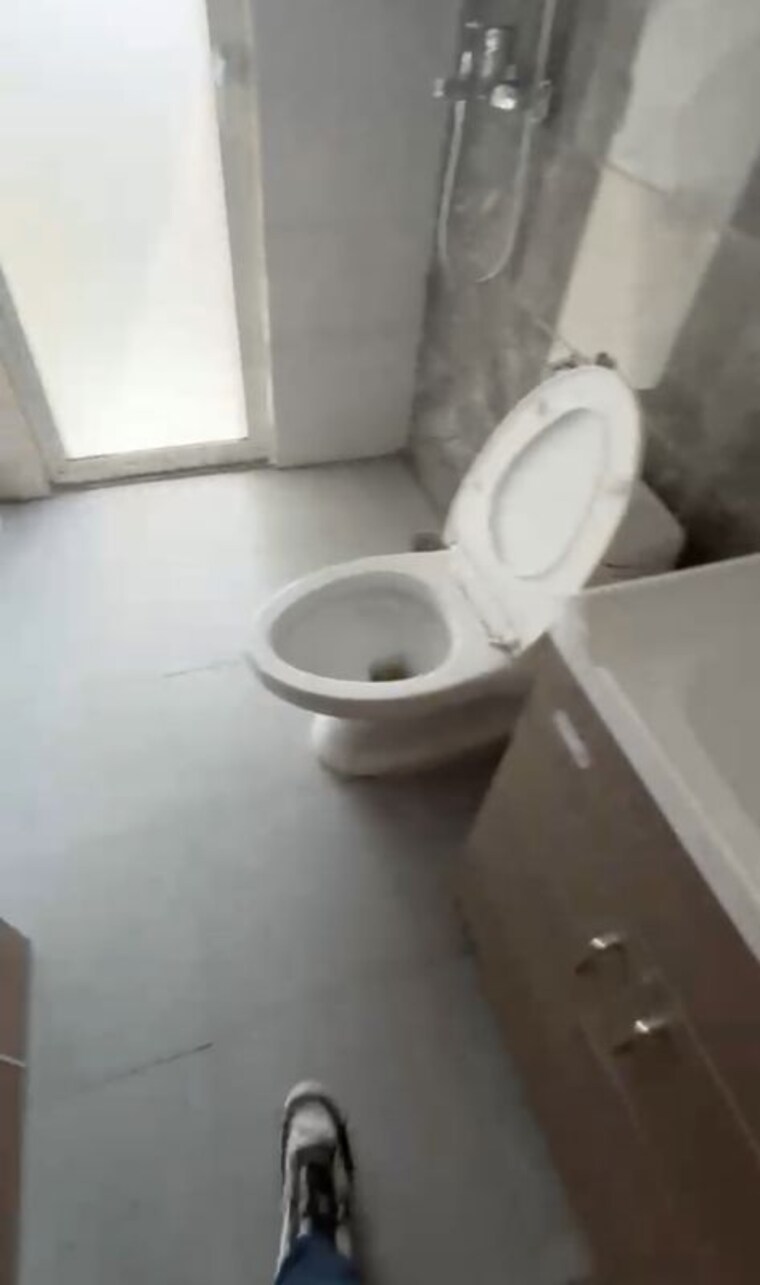 Bathroom, tulip-yellow 3 Bedroom 1704 Sq.Ft. Apartment In Sector 69 Gurgaon 10713652