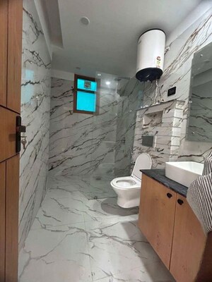 Team Area in 3 BHK Builder Floor at Saket – for Rent