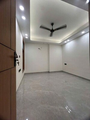 Room in 3 BHK Builder Floor at Saket – for Rent