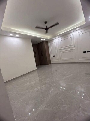 Room in 3 BHK Builder Floor at Saket – for Rent