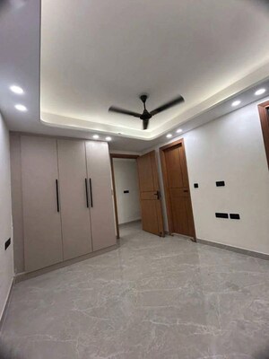 Room in 3 BHK Builder Floor at Saket – for Rent