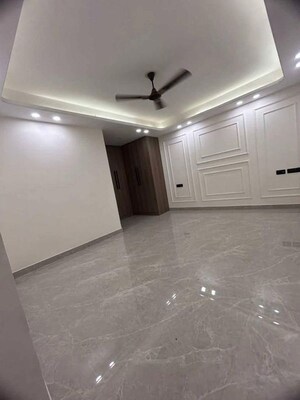 Room in 3 BHK Builder Floor at Saket – for Rent