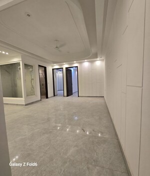 Room in 3 BHK Apartment at Chattarpur – for Rent