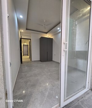 Room in 3 BHK Apartment at Chattarpur – for Rent