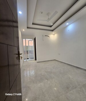 Room in 3 BHK Apartment at Chattarpur – for Rent