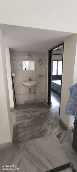 Room in 2 BHK Apartment at Vaishnavi Happy Homes, Kondapur – for Rent