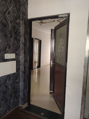 Building Lobby in 3 BHK Builder Floor at Sector 83 – for Rent