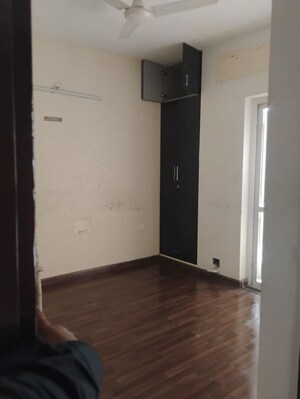 Room in 3 BHK Builder Floor at Sector 83 – for Rent