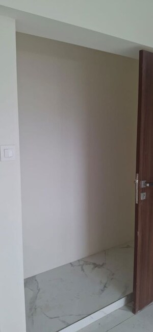 Room in 1 BHK Apartment at Bandra Kurla Complex – for Rent