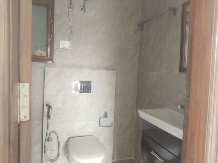 Bathroom, sector 46 3 Bedroom 204 Sq.Yd. Builder Floor In Sector 46 Gurgaon 10713701