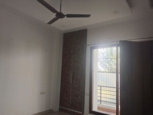 Room in 3 BHK Builder Floor at Sector 46 – for Rent