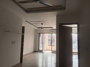 Room in 3 BHK Builder Floor at Sector 46 – for Rent
