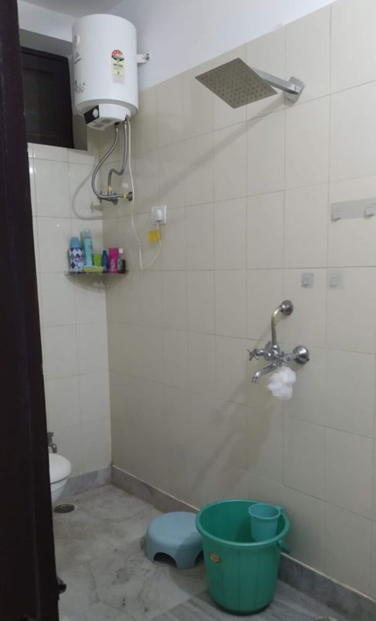 Bathroom, sector 46 3 Bedroom 204 Sq.Yd. Builder Floor In Sector 46 Gurgaon 10713701