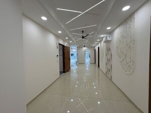 Building Lobby in 3.5 BHK Builder Floor at BPTP Amstoria Country Floor, Sector 102 – for Sale