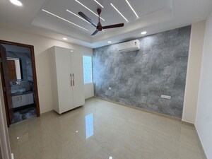 Room in 3.5 BHK Builder Floor at BPTP Amstoria Country Floor, Sector 102 – for Sale