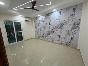 Room in 3.5 BHK Builder Floor at BPTP Amstoria Country Floor, Sector 102 – for Sale