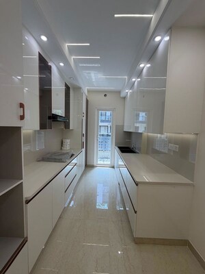 Building Lobby in 3.5 BHK Builder Floor at BPTP Amstoria Country Floor, Sector 102 – for Sale