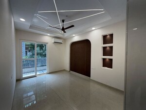 Room in 3.5 BHK Builder Floor at BPTP Amstoria Country Floor, Sector 102 – for Sale