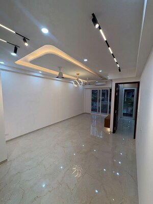 Room in 3 BHK Apartment at Smart World Orchard, Sector 61 – for Rent