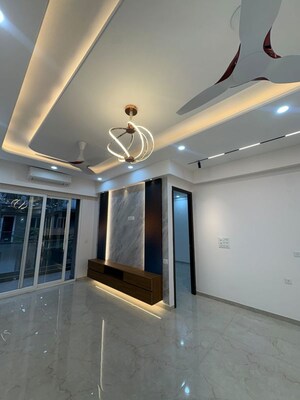 Room in 3 BHK Apartment at Smart World Orchard, Sector 61 – for Rent