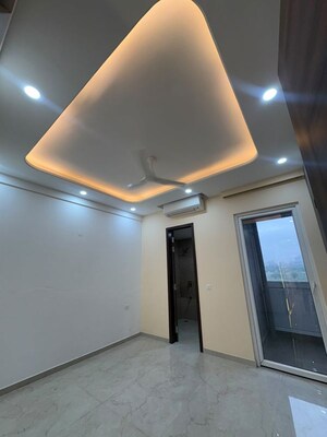 Room in 3 BHK Apartment at Smart World Orchard, Sector 61 – for Rent