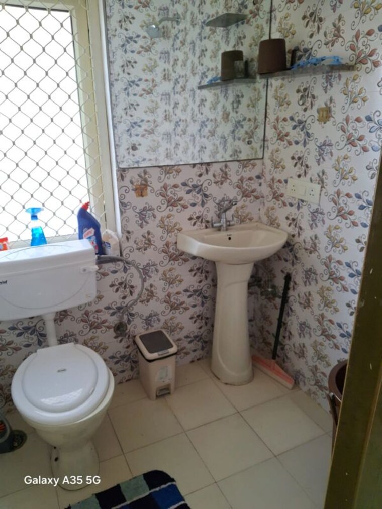 Bathroom, sector 42 2 Bedroom 1050 Sq.Ft. Builder Floor In Sector 42 Gurgaon 10713735