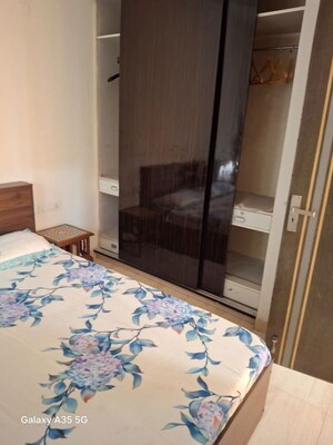 Bedroom in 2 BHK Builder Floor at Sector 42 – for Rent