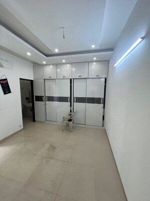 Room in 1 BHK Builder Floor at Sector 23 – for Rent