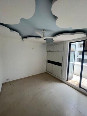 Room in 1 BHK Builder Floor at Sector 23 – for Rent