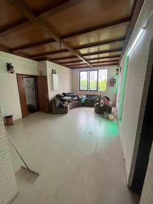 Parking in 1 BHK Builder Floor at Sector 23 – for Rent