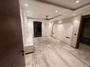 Building Lobby in 4 BHK Builder Floor at BPTP Amstoria Country Floor, Sector 102 – for Sale
