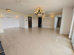 Room in 3 BHK Apartment at Kapurthala Arcade, Aliganj – for Rent