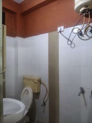Bathroom in 1 RK Independent House at SS 100, Sector 49 – for Rent