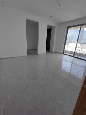 Room in 5 BHK Apartment at Goel Ganga Platinum, Kharadi – for Rent