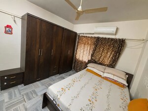 Bedroom in 2 BHK Apartment at Khar West – for Rent