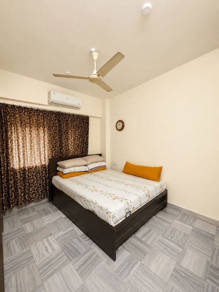 Bedroom, khar west 2 Bedroom 700 Sq.Ft. Apartment In Khar West Mumbai 10713798