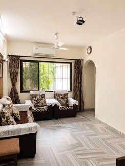 2 BHK +Apartment For Rent in Khar West