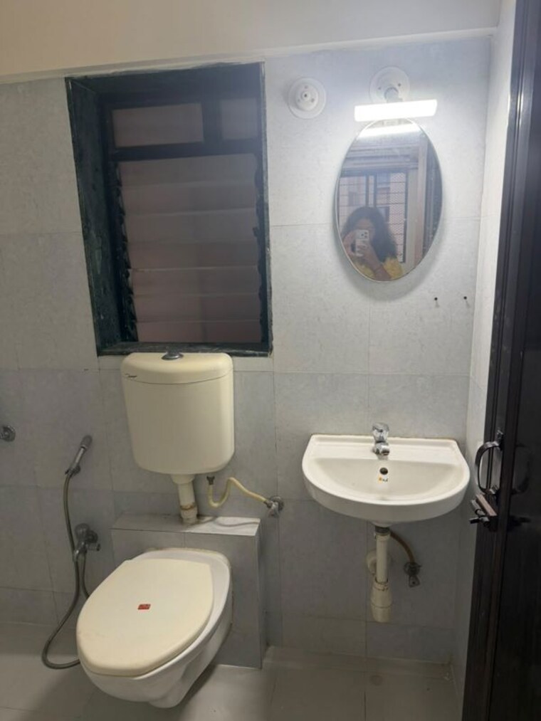 Bathroom, puranik-city 2.5 Bedroom 850 Sq.Ft. Apartment In Kasarvadavali Thane 10713806