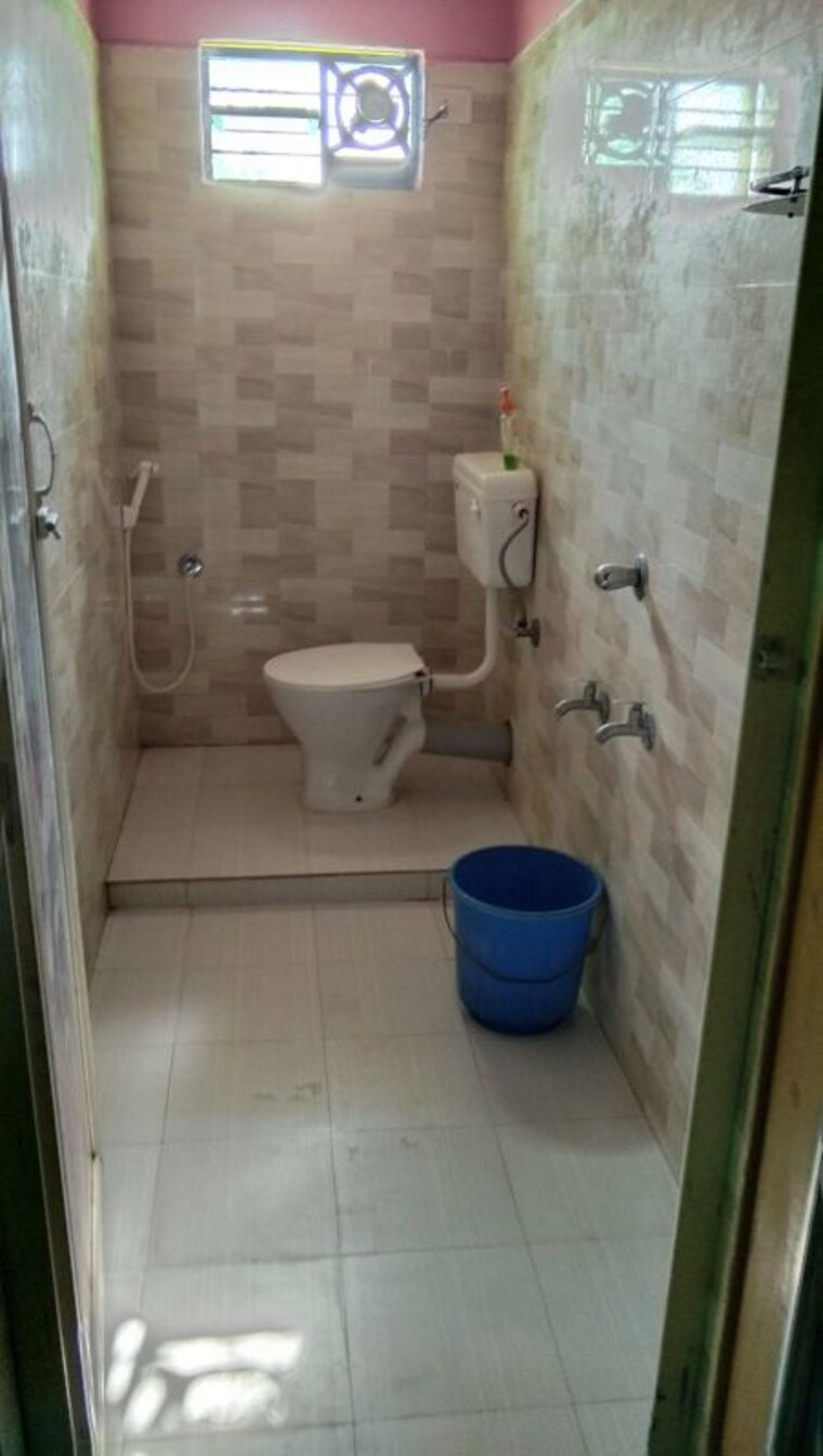 Bathroom, vineet khand Pg For Girls In Vineet Khand 10713836