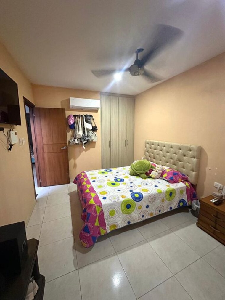 Bedroom, vineet khand Pg For Girls In Vineet Khand 10713836