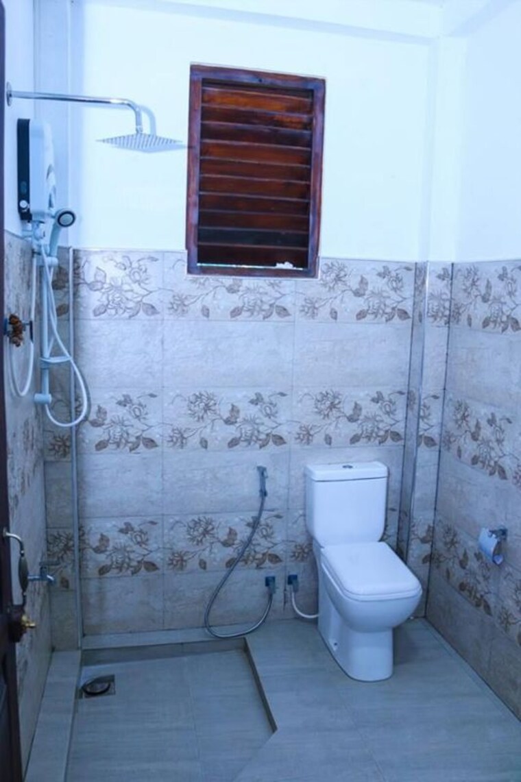 Bathroom, vibhuti khand Pg For Girls In Vibhuti Khand 10713846