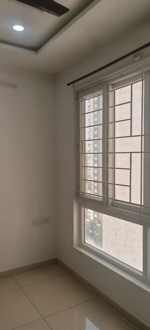 Room in 3 BHK Apartment at Ambience Courtyard, Manikonda – for Rent